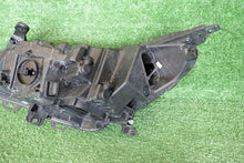 Laden Sie das Bild in den Galerie-Viewer, Frontscheinwerfer Opel Astra 39218026 Rechts Scheinwerfer Headlight SCH9382421575zw