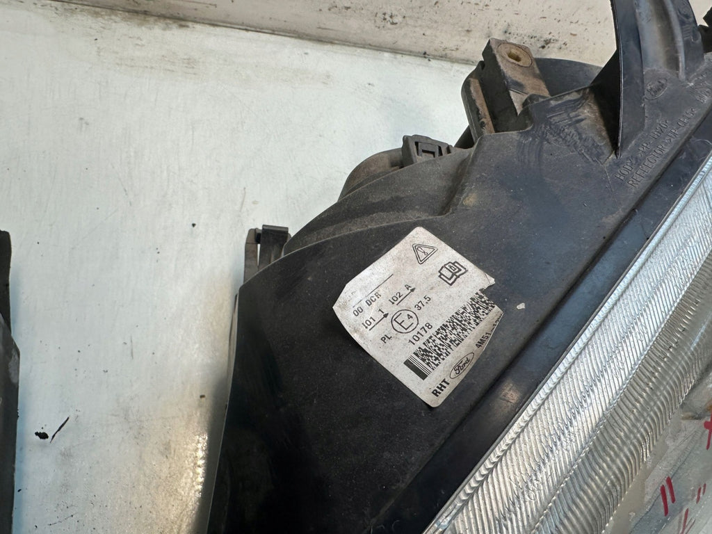 Frontscheinwerfer Ford Focus Ein Satz Scheinwerfer Headlight SCH2891239879bw