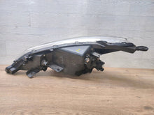 Laden Sie das Bild in den Galerie-Viewer, Frontscheinwerfer Mitsubishi Space Star 8301D446 Rechts Scheinwerfer Headlight