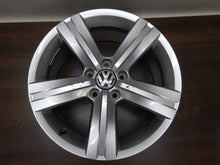 Load image into Gallery viewer, 4x Alufelge 17 Zoll 7.5" 5x112 47ET Glanz Silber 3AA601025 VW Passat B7 FEL1025988885at