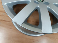 Laden Sie das Bild in den Galerie-Viewer, 1x Alufelge 17 Zoll 7.0&quot; 5x112 37ET 3U0601025D Skoda Rim Wheel