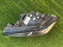 Laden Sie das Bild in den Galerie-Viewer, Frontscheinwerfer BMW 5 G31 G30 5A388E3-03 Links Scheinwerfer Headlight SCH8931913636xb