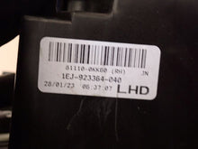 Laden Sie das Bild in den Galerie-Viewer, Frontscheinwerfer Toyota Hilux VIII 1EJ-923364-040 Rechts Scheinwerfer Headlight SCH9345734337zk