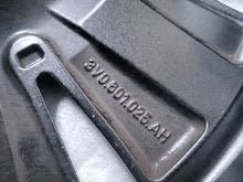 Laden Sie das Bild in den Galerie-Viewer, 1x Alufelge 17 Zoll 6.5&quot; 5x112 41ET Glanz Silber 3V0601025AH Mg Superb Iii