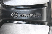 Laden Sie das Bild in den Galerie-Viewer, 1x Alufelge 17 Zoll 8.0" 5x112 49 5ET A2064016100 Mercedes-Benz W206 Rim Wheel FEL8263895416ve