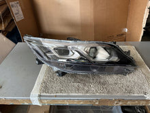 Laden Sie das Bild in den Galerie-Viewer, Frontscheinwerfer Mitsubishi Eclipse Cross W3153R LED Rechts Headlight