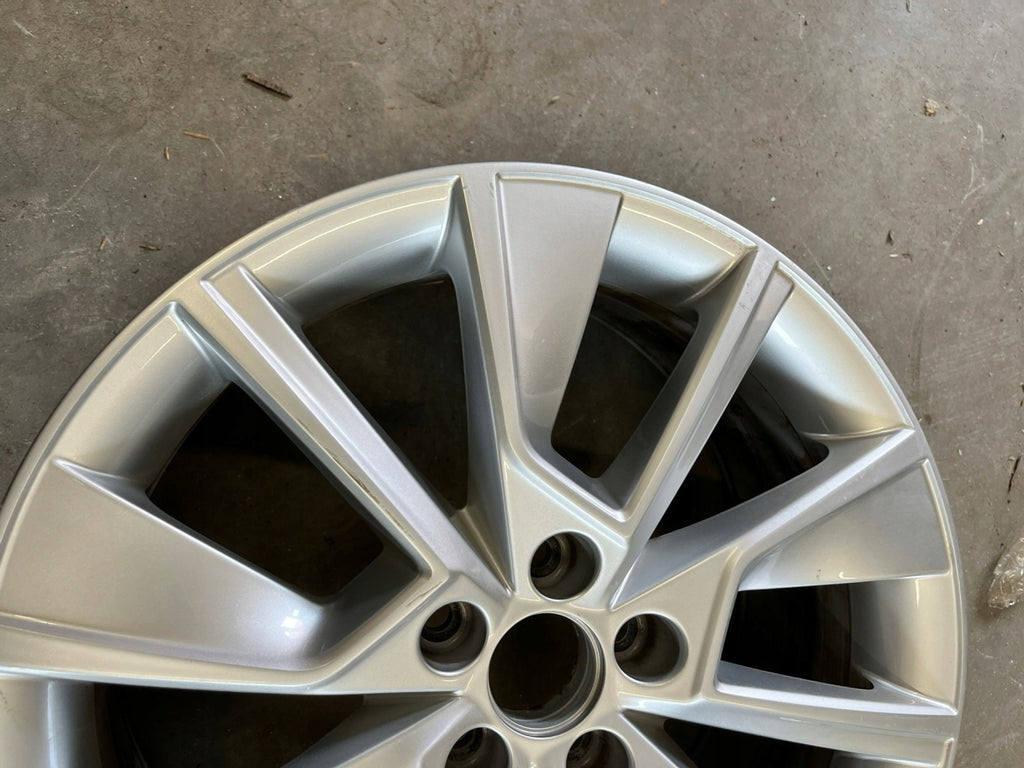 1x Alufelge 17 Zoll 6.5" 5x100 40ET Glanz Silber 658601025D Skoda Scala Kamiq FEL2922954077sc