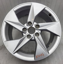 Laden Sie das Bild in den Galerie-Viewer, 1x Alufelge 17 Zoll 8.0" 5x112 46ET Glanz Silber 8Y0601025A Audi A3 Rim Wheel FEL5977770336je