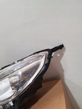 Laden Sie das Bild in den Galerie-Viewer, Frontscheinwerfer Peugeot 2008 I 90015175 9677810180 Rechts oder Links