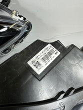 Laden Sie das Bild in den Galerie-Viewer, Frontscheinwerfer Ford Kuga LV4B-13E017-AN LV4B-13E016-AN Rechts oder Links SCH2811775437ec