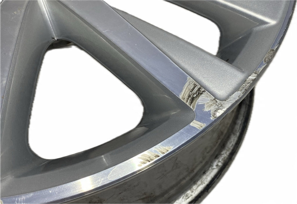 1x Alufelge 15 Zoll 6.0" 5x100 40ET Glanz Silber 6R0601025 VW Polo Rim Wheel