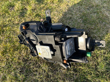 Load image into Gallery viewer, Frontscheinwerfer Alfa Romeo Giulietta 00505530730 Xenon Rechts Headlight SCH1690963502pv