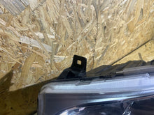 Laden Sie das Bild in den Galerie-Viewer, Frontscheinwerfer Mercedes-Benz Sprinter A9109060000 Links Headlight