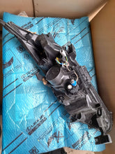 Laden Sie das Bild in den Galerie-Viewer, Frontscheinwerfer Mitsubishi Eclipse Cross I RKC2649 Rechts Headlight