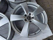 Laden Sie das Bild in den Galerie-Viewer, 4x Alufelge 18 Zoll 8.5&quot; 5x112 48ET Glanz Silber A2124011302 Mercedes-Benz