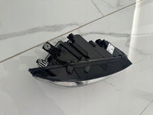 Laden Sie das Bild in den Galerie-Viewer, Frontscheinwerfer VW Touran 030129923416 5TB941082D Rechts Headlight SCH2249900795el