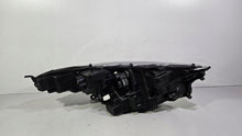 Laden Sie das Bild in den Galerie-Viewer, Frontscheinwerfer Toyota IV Yaris 12914723984 Links Scheinwerfer Headlight SCH6911028045yy
