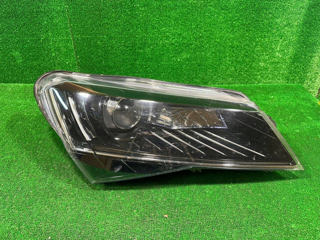 Frontscheinwerfer Skoda Superb III 3V1941016B Xenon Rechts Headlight