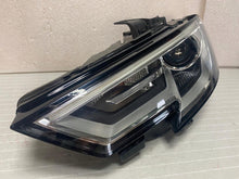 Laden Sie das Bild in den Galerie-Viewer, Frontscheinwerfer Audi A3 8V0941005E Xenon Ein Stück (Rechts oder Links) SCH9286159641ky