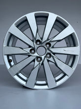 Laden Sie das Bild in den Galerie-Viewer, 1x Alufelge 17 Zoll 7.5" 5x112 43ET Silber 8V0601025DE Audi A3 Rim Wheel FEL2916651744sd