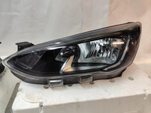 Laden Sie das Bild in den Galerie-Viewer, Frontscheinwerfer Ford Focus JX7B13W029CE JX7B13W030CE Rechts oder Links SCH6129334512yw