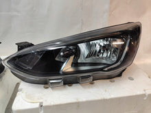 Laden Sie das Bild in den Galerie-Viewer, Frontscheinwerfer Ford Focus JX7B13W029CE JX7B13W030CE Links Headlight SCH6129334512yw