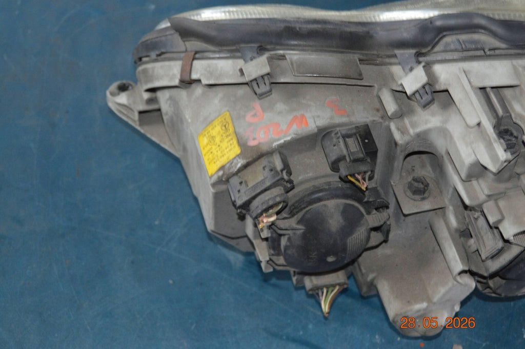 Frontscheinwerfer Mercedes-Benz W203 A2038203861 0301166176 Rechts Headlight SCH5952419730qn