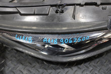 Laden Sie das Bild in den Galerie-Viewer, Frontscheinwerfer Mercedes-Benz Cla Amg A1189062600 A1189062500 LED Ein Satz SCH9411409993mp