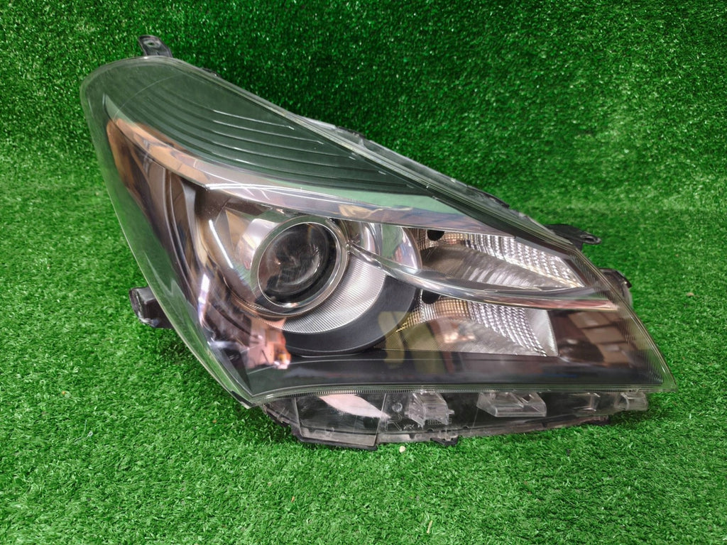 Frontscheinwerfer Toyota Yaris CSC29783 Rechts Scheinwerfer Headlight SCH1104339395om