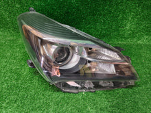 Load image into Gallery viewer, Frontscheinwerfer Toyota Yaris CSC29783 Rechts Scheinwerfer Headlight SCH1104339395om