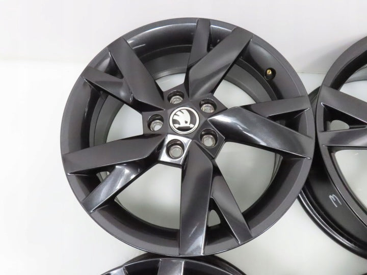4x Alufelge 17 Zoll 6.5" 5x112 46ET Glanz Silber 5E3601025 Skoda Octavia Iv FEL5171151835br