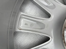 Laden Sie das Bild in den Galerie-Viewer, 1x Alufelge 17 Zoll 7.0" 5x112 43ET Glanz Silber 5N0601025M VW I Rim Wheel FEL7790793724ym