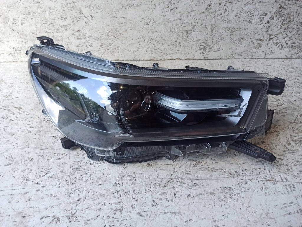 Frontscheinwerfer Toyota Hilux VIII 81110-YP121 LED Rechts Headlight SCH2310370444zk
