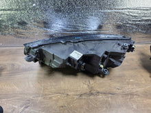 Laden Sie das Bild in den Galerie-Viewer, Frontscheinwerfer Skoda Octavia IV 5E4941010 Rechts Scheinwerfer Headlight SCH6410643101fi