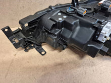 Laden Sie das Bild in den Galerie-Viewer, Frontscheinwerfer Mazda 6 Gj 10065033 LED Ein Stück (Rechts oder Links)