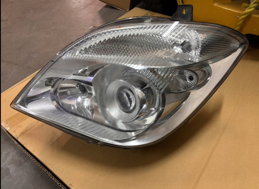 Frontscheinwerfer Mercedes-Benz Sprinter 906 A9068200961 Links Headlight SCH7004506167yh
