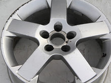 Laden Sie das Bild in den Galerie-Viewer, 1x Alufelge 17 Zoll 6.5&quot; 5x110 44ET Silber Opel Rim Wheel