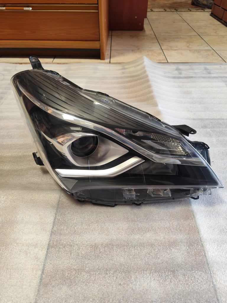 Frontscheinwerfer Toyota Yaris Rechts Scheinwerfer Headlight SCH2264002061tw
