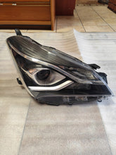 Laden Sie das Bild in den Galerie-Viewer, Frontscheinwerfer Toyota Yaris Rechts Scheinwerfer Headlight SCH2264002061tw