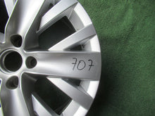 Laden Sie das Bild in den Galerie-Viewer, 1x Alufelge 17 Zoll 7.0" 5x112 43ET Glanz Silber 5N0601025AC VW Tiguan Rim Wheel FEL2424325178lp