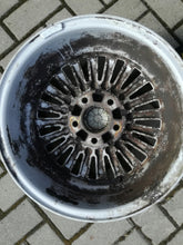 Laden Sie das Bild in den Galerie-Viewer, 1x Alufelge 16 Zoll 7.0&quot; 5x120 20ET 10922090 BMW E39 Rim Wheel