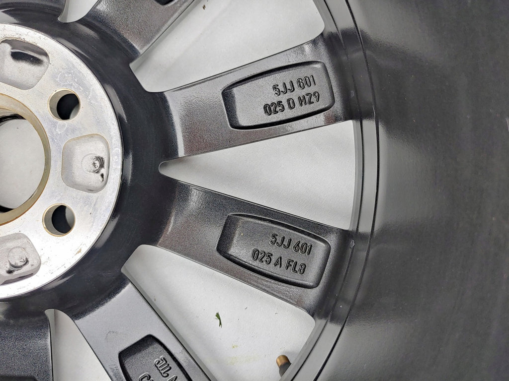 1x Alufelge 17 Zoll 7.0" 5x100 46ET Glanz Graphit 5JJ601025A Skoda Fabia Iii