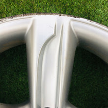 Load image into Gallery viewer, 1x Alufelge 18 Zoll 9.0" 5x112 52ET Glanz Silber 8J0601025 Audi Tt Rim Wheel FEL1103873294lz