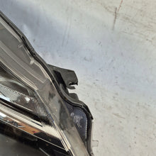 Laden Sie das Bild in den Galerie-Viewer, Frontscheinwerfer Toyota Yaris Rechts Scheinwerfer Headlight SCH5183369636md