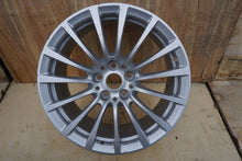 Laden Sie das Bild in den Galerie-Viewer, 1x Alufelge 18 Zoll 8.0" 5x112 30ET Glanz Silber 6861224 BMW 7 G11 G12 Rim Wheel FEL9699419723ho