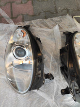 Laden Sie das Bild in den Galerie-Viewer, Frontscheinwerfer Mercedes-Benz W251 263448-02 Halogen Ein Satz Headlight