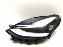 Laden Sie das Bild in den Galerie-Viewer, Frontscheinwerfer Tesla Model 3 1077375-00-C LED Links Scheinwerfer Headlight