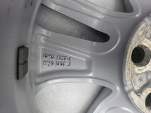 Load image into Gallery viewer, 1x Alufelge 15 Zoll 6.0" 5x100 45ET Glanz Silber 42611K0030 Toyota Yaris FEL6574830650uf