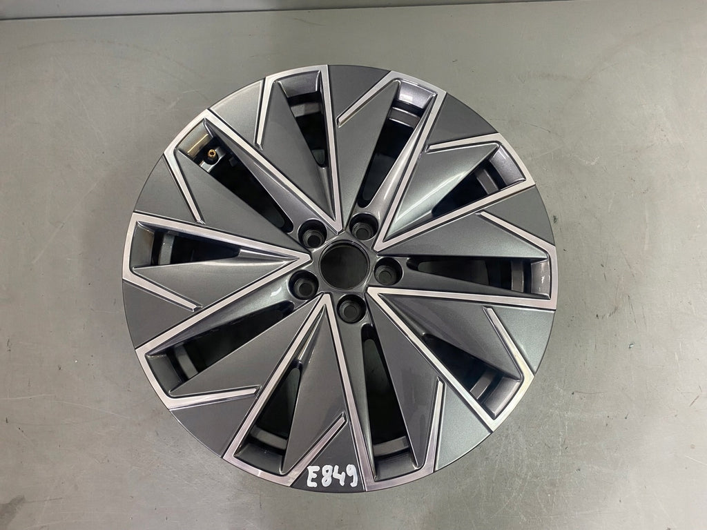 1x Alufelge 17 Zoll 6.5" 5x100 40ET 685601025 Skoda Kamiq Rim Wheel