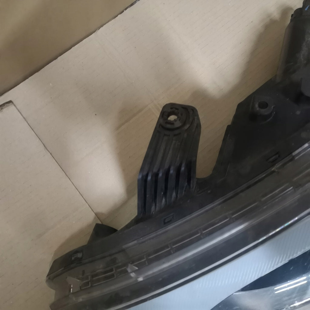 Frontscheinwerfer Hyundai I20 II 82101C8000 Ein Stück (Rechts oder Links)